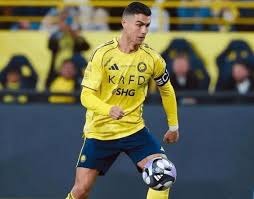 安东内拉偶遇网红街头采访：你是做什么工作的